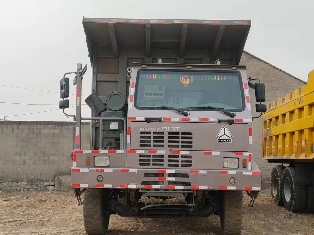 Sino HOWO Digunakan Dump Truck Dumper Dengan Mesin 430HP Beban 120 Ton Digunakan Untuk Tambang
