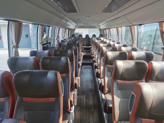 Bus Mewah Bekas 50 Kursi Warna Sampanye Dispenser Air Pintu Penumpang Tengah Tangan Kedua Youngtong ZK6117