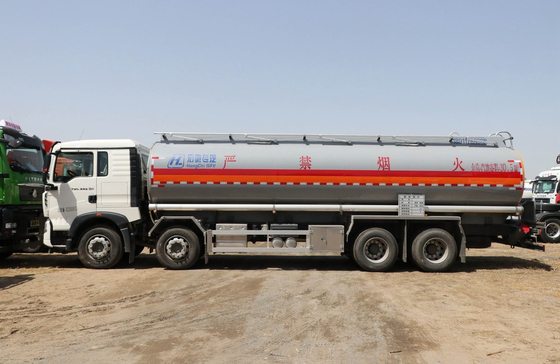 Container minyak bekas 30000 Liter Howo T5G Tanker minyak Truk 4 Axles Kabin Dengan Sleeper