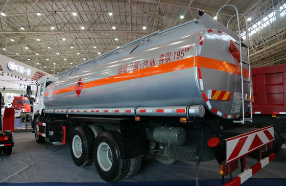 Tanker Minyak Berat Truk Sinotruck 20m3 Tanker Aluminium Alloy MAN Bagian Depan Aksel Flat Cab