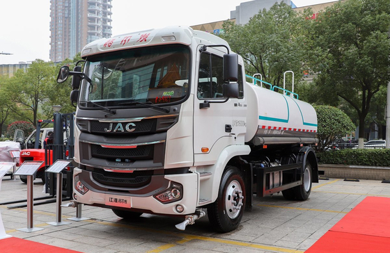 Sprinkler Water Tanker Truck JAC 4×2 Single Axle 200hp Mesin Diesel 10 Kubik Tanker