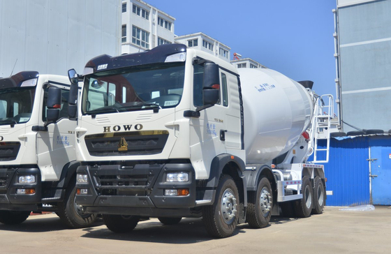 Truk pencampur berat 8 Kubik Sinotruck Howo T7 Pencampur semen dengan 10-Speend Gear