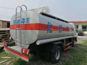 Truk Tanker Diesel Bekas Pengangkutan Minyak JMC Truk Pengisian Bahan Bakar Bekas 5 Ton