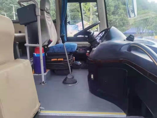 Bus Lebih Tinggi Di Tanzania KLQ6129 Yutong Bus Pelatih Lama Bekas 65 Kursi Mesin Depan RHD Tata Letak 2+3 Bus Toyota Coaster